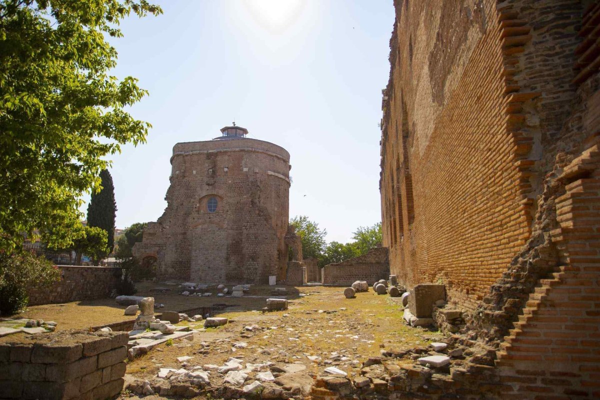 İzmir Bergama  Red Basilica photo 5
