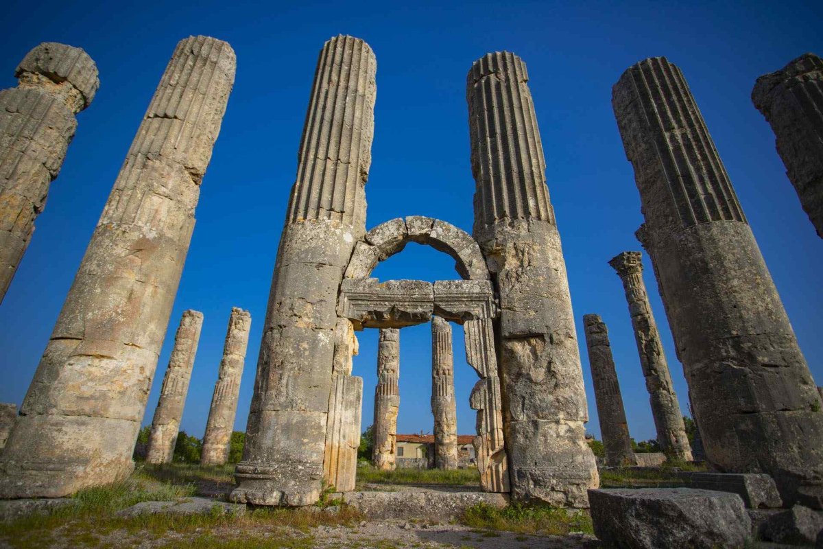 Mersin Uzuncaburç (Diokaisareia) Archaeological Site