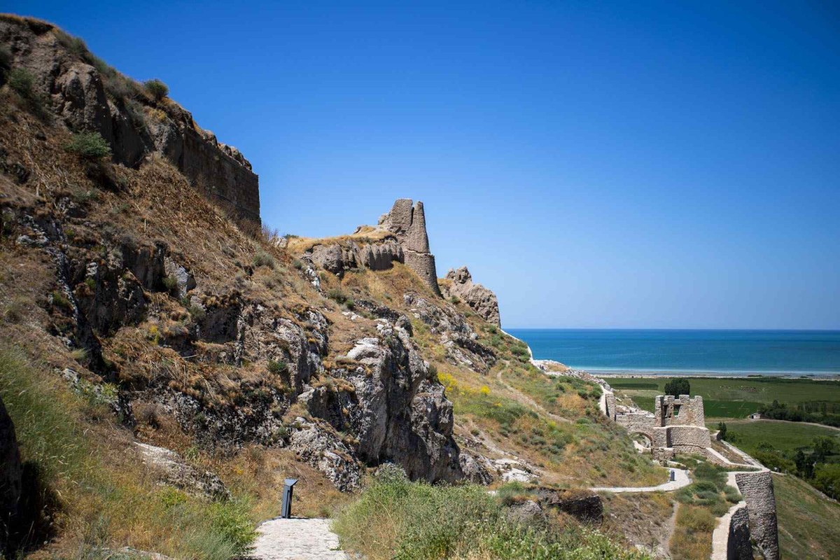 Van Castle photo 6