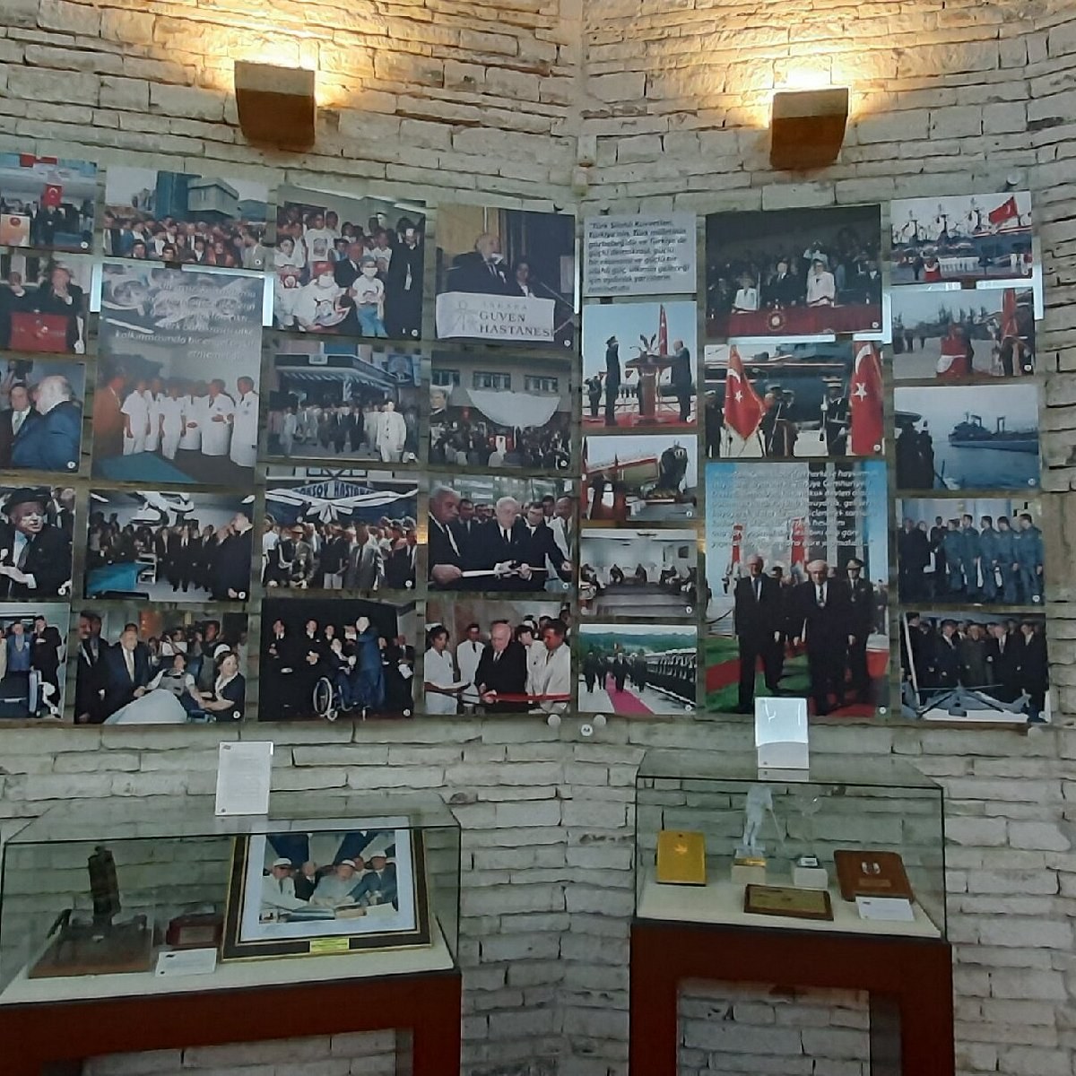 Suleyman Demirel Demokrasi ve Kalkınma Muzesi