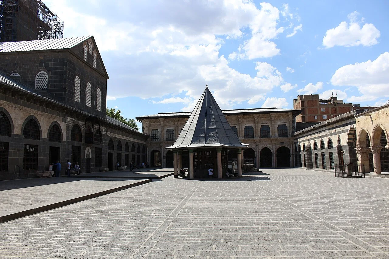 3 Days Diyarbakir City Tour: City Walls, Cayonu and Historic Mosques Private Tour — photo 4