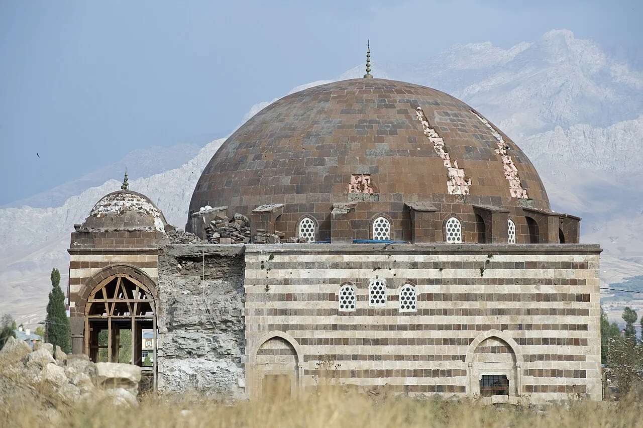 3 Days Van City Tour: Meher Gate, Varagavank, Van Castle and Van Museum Private Tour — photo 6