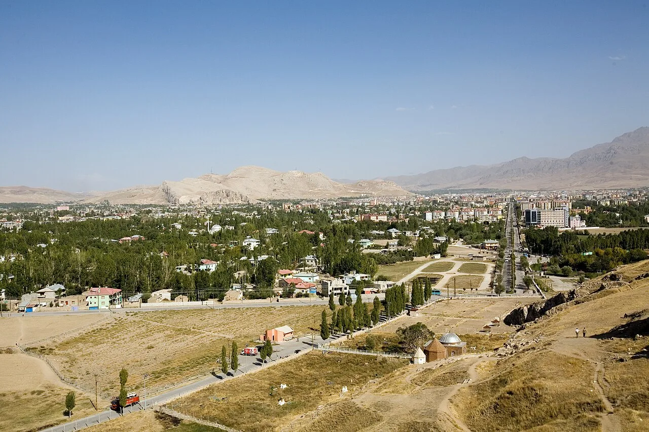 3 Days Van City Tour: Meher Gate, Varagavank, Van Castle and Van Museum Private Tour — photo 9