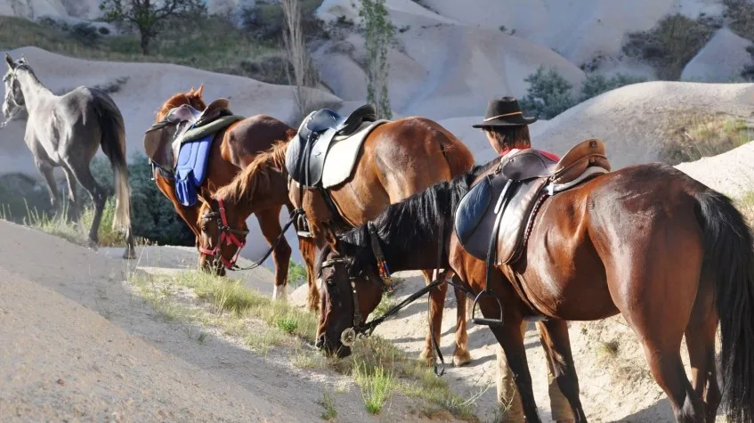 4 Days Cappadocia Horse Riding Holiday: Kizilirmak River, Sarihan, Zelve & Cavusin Private Tour