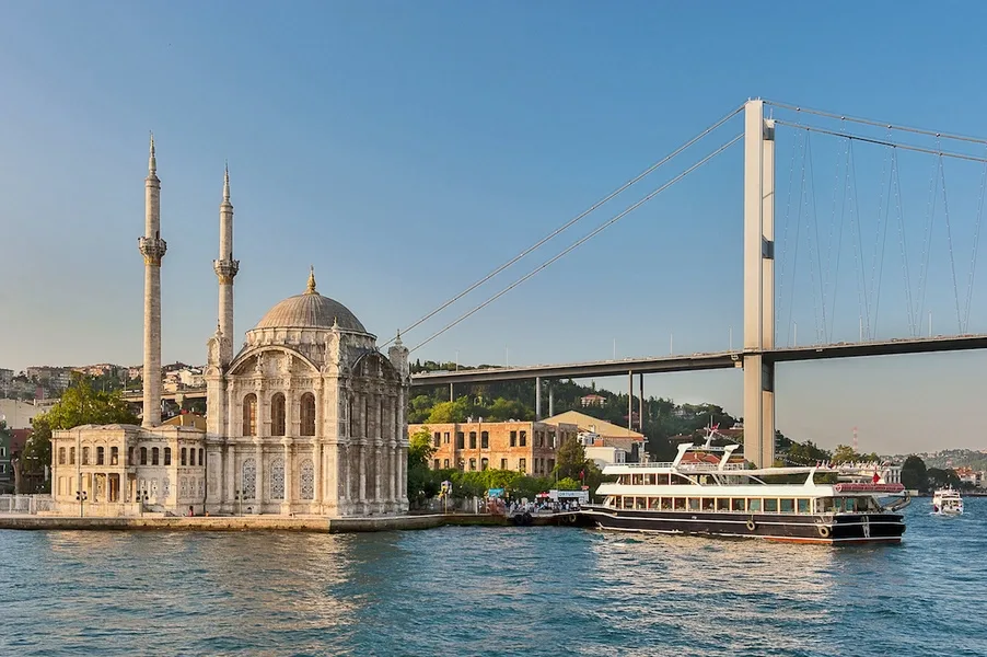 Bosphorus Yacht Dinner Cruise from Istanbul – Ortakoy & the Bridge by Night — photo 9