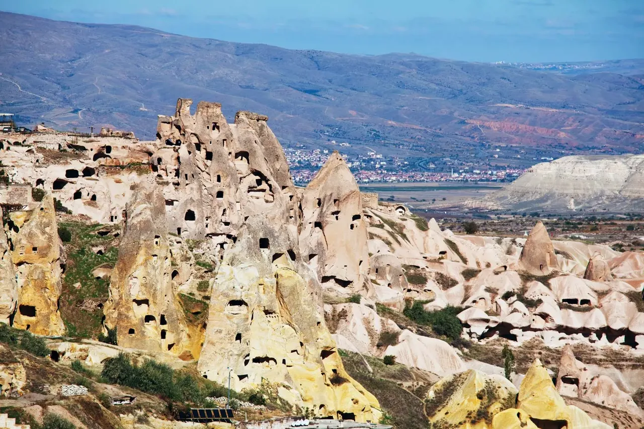 Photoshoot Day Tour from Cappadocia – Classic Car, Fairy Chimneys & Valleys — photo 5