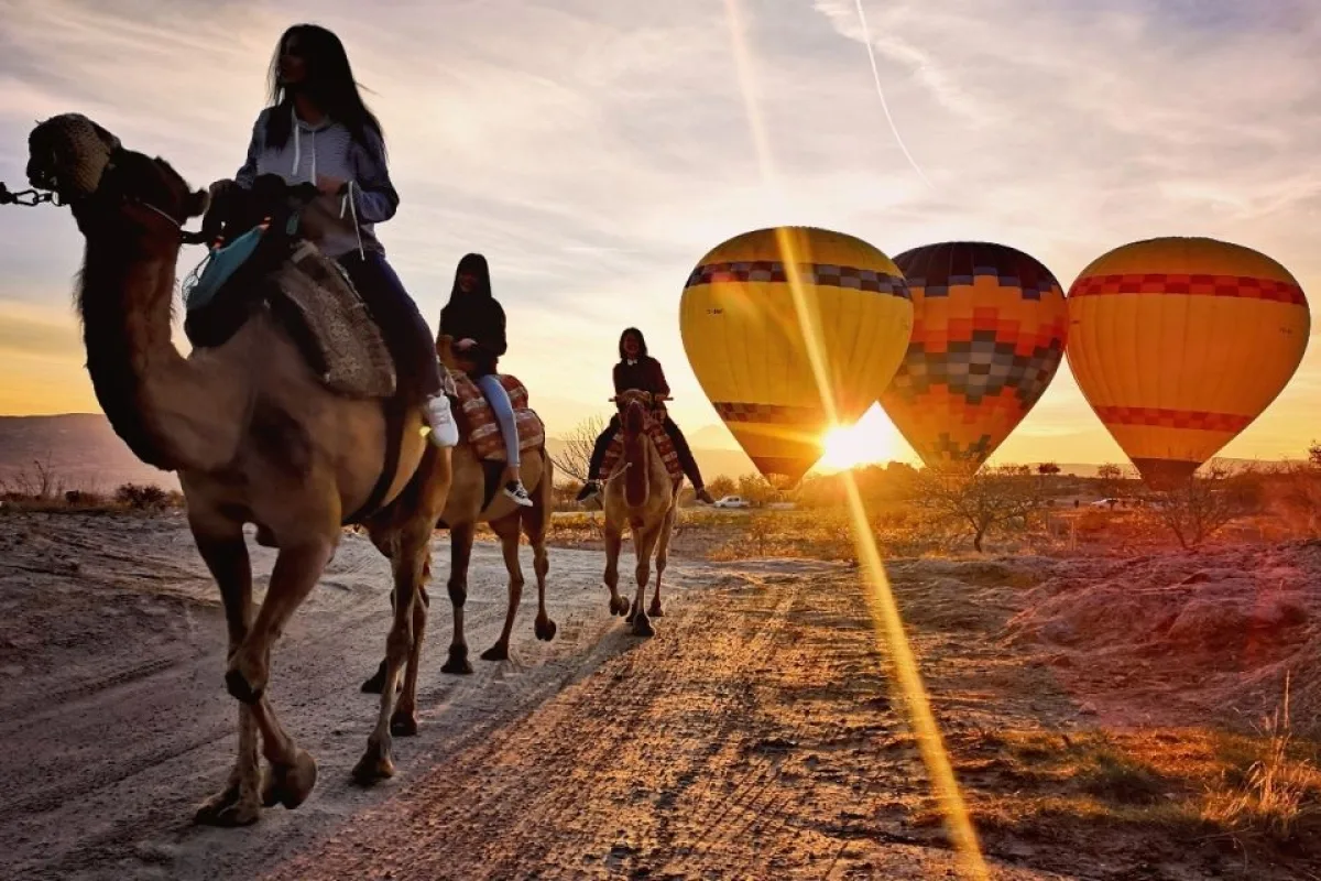 Cappadocia Camel Safari – 2-Hour Sunrise or Sunset Ride in Meskenler Valley