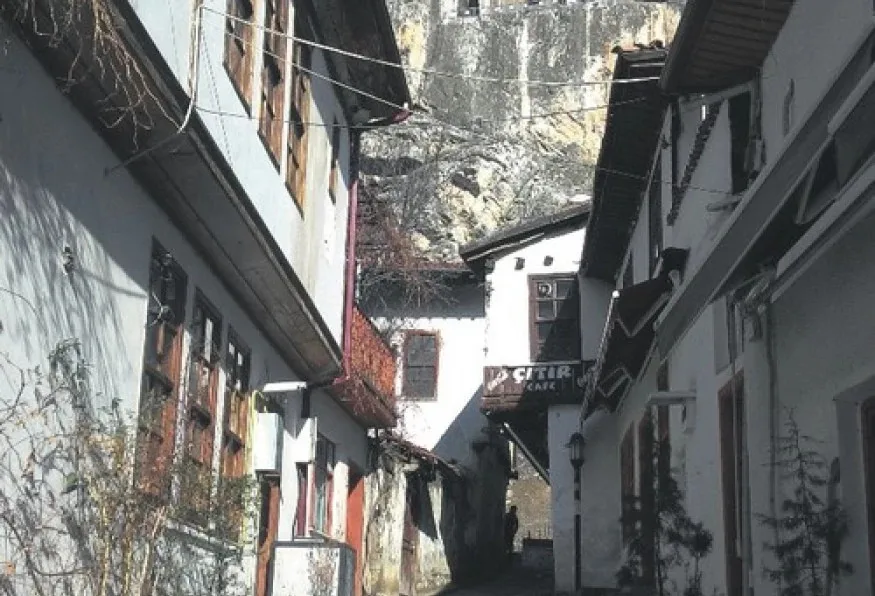Amasya Historical Day Tour – Castles, Tombs & Waterfalls