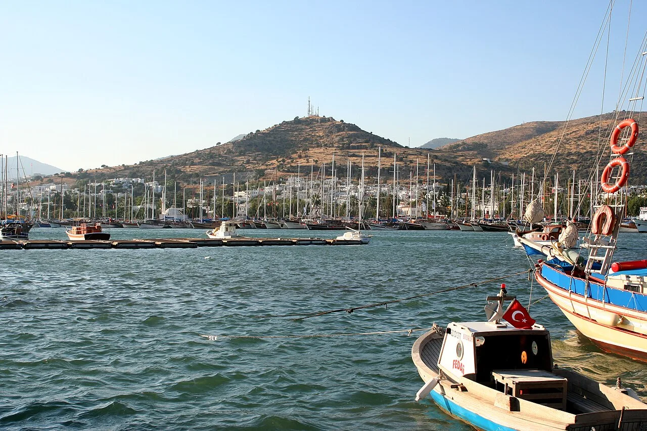 Daily Pirate Boat Tour from Bodrum – Black Island & Cleopatra Cave — photo 9