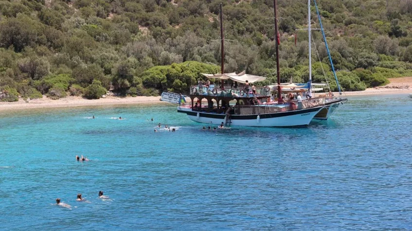 Daily Bodrum Boat Cruise Tour With Lunch — photo 3
