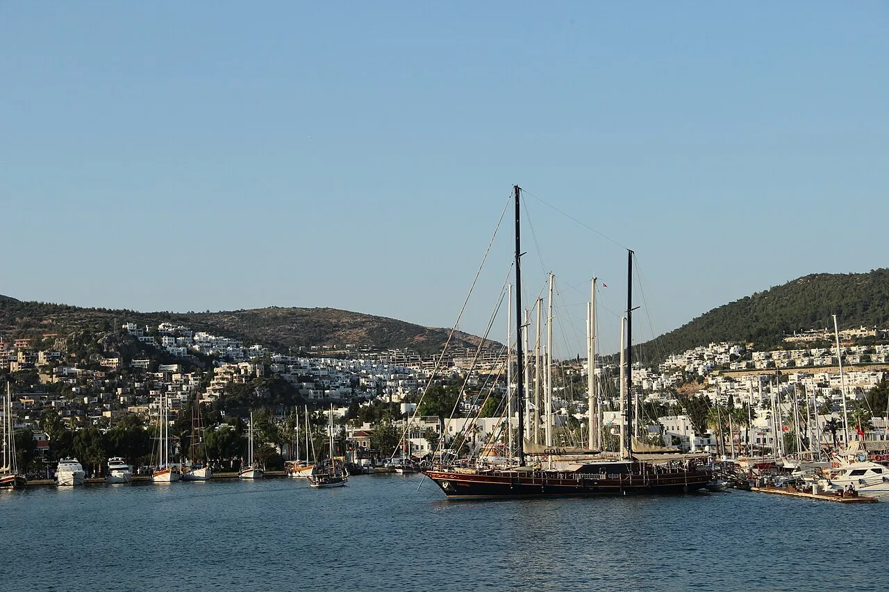 Daily Foam Party Boat Trip from Bodrum – Music, Swim Stops & Lunch — photo 3