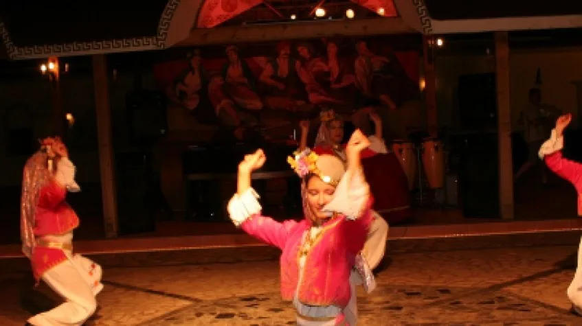 Daily Turkish Night Show from Bodrum – Dinner, Folk Dances & Belly Dancing — photo 8