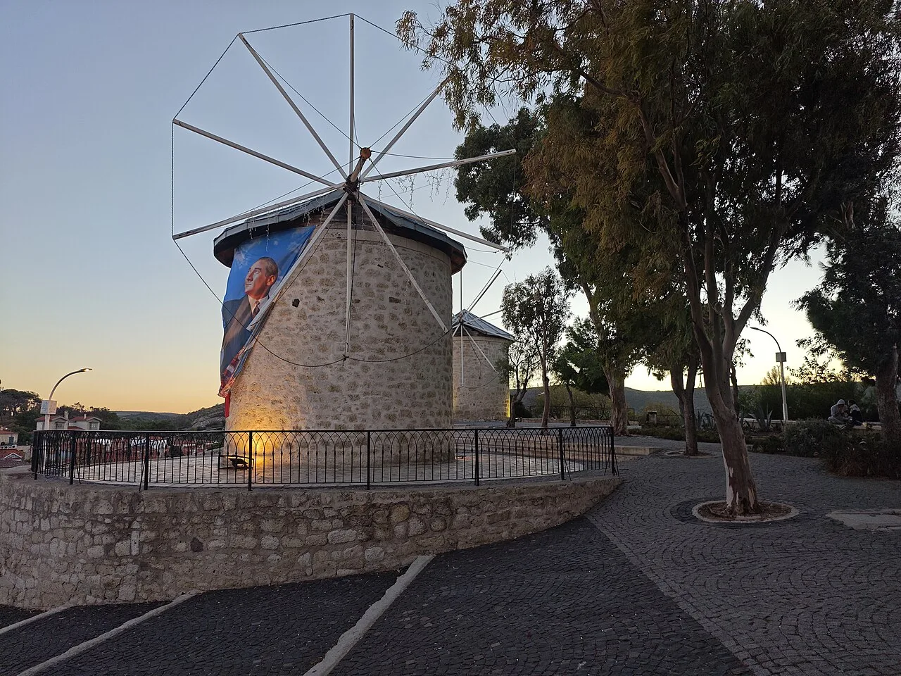 Daily Cesme & Alacati Tour from Kusadasi – Stone Houses, Bazaar & Beach — photo 4