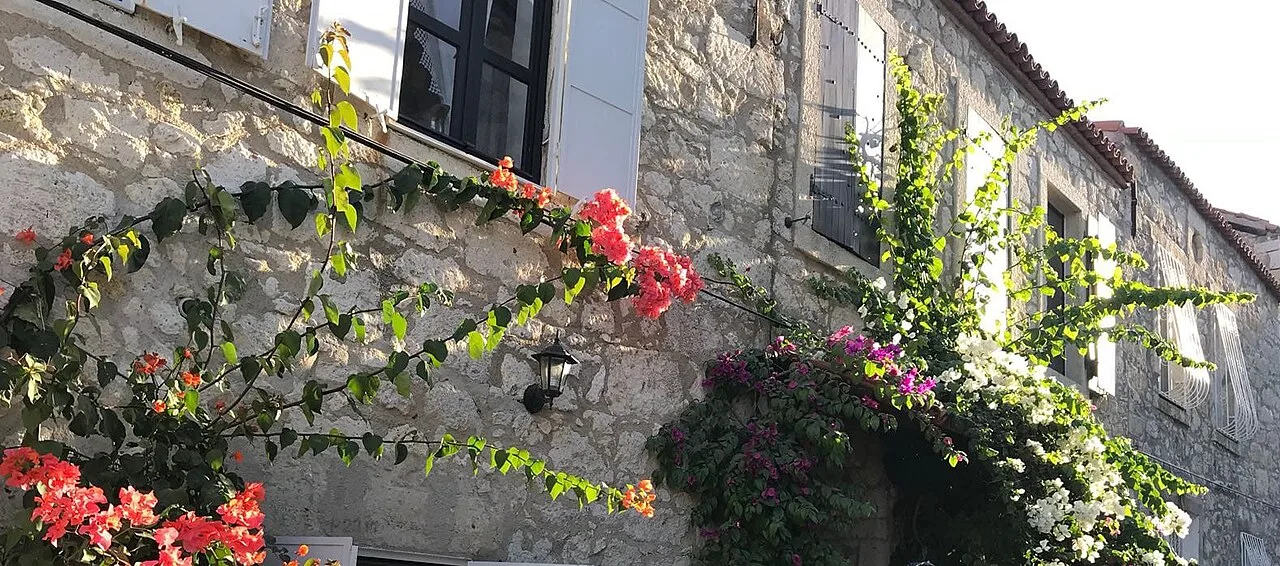 Daily Cesme & Alacati Tour from Kusadasi – Stone Houses, Bazaar & Beach — photo 5