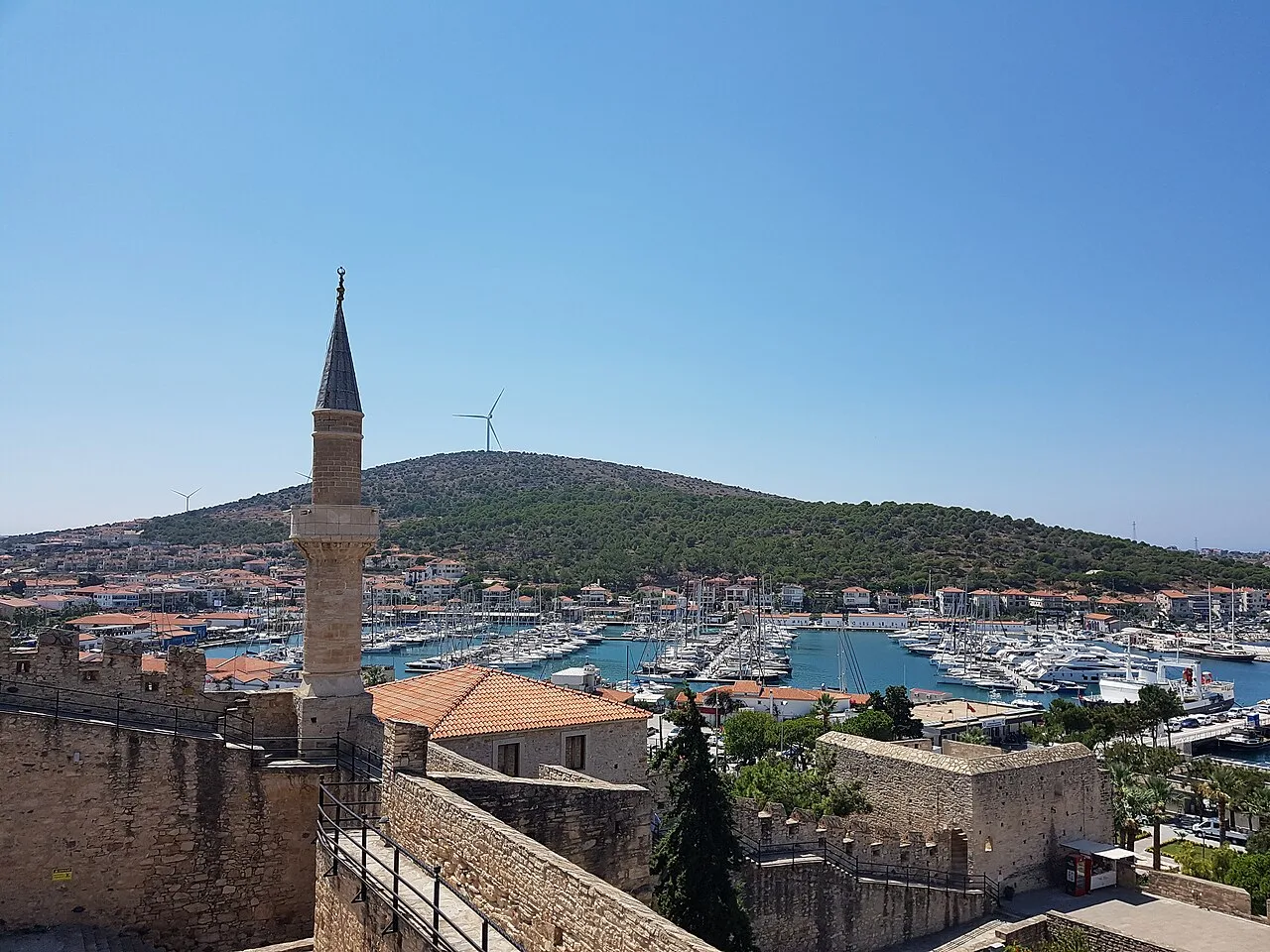 Daily Cesme & Alacati Tour from Kusadasi – Stone Houses, Bazaar & Beach — photo 11
