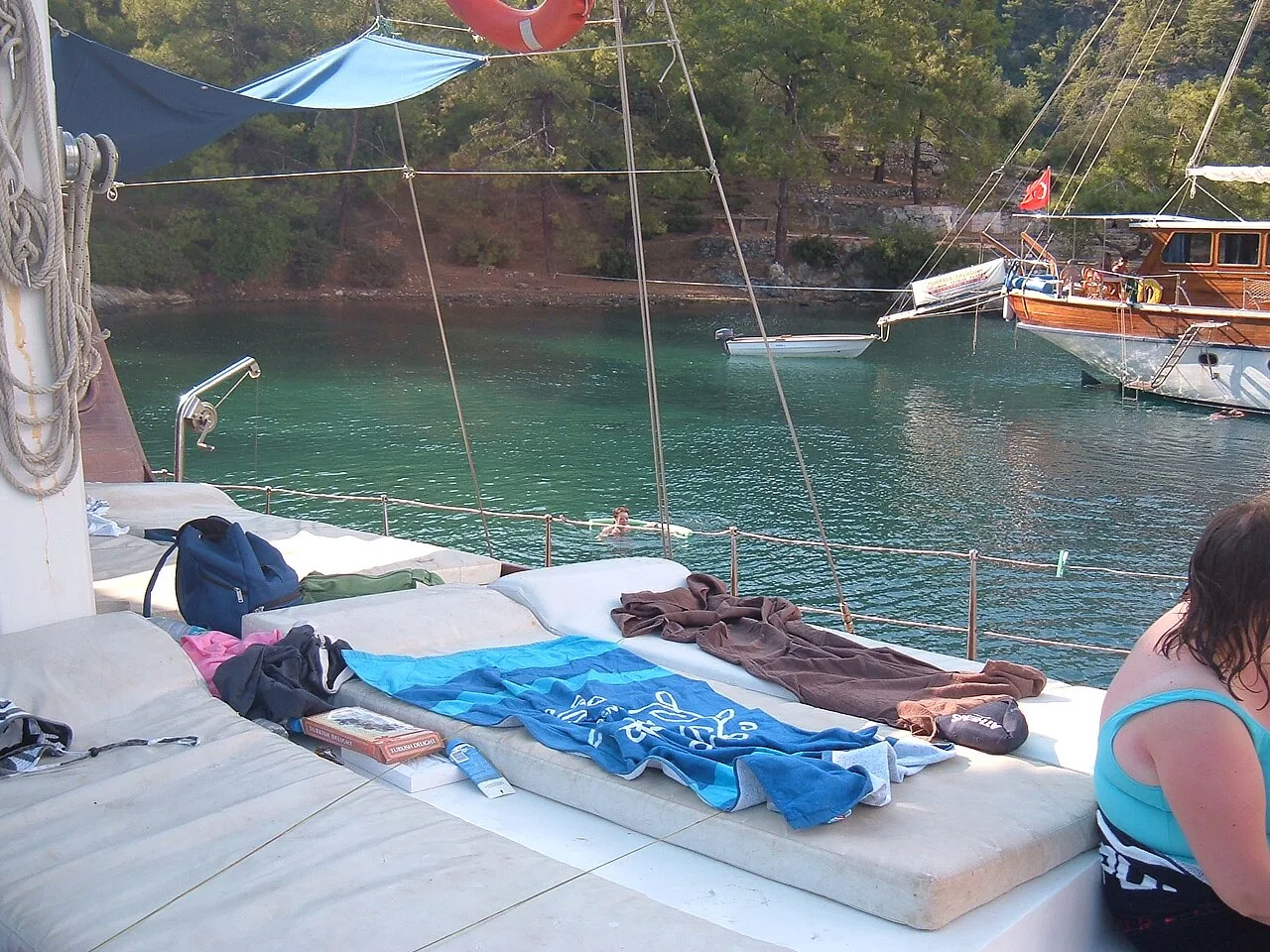 Daily Boat Tour from Cesme – Green Bay, Blue Bay & Ayayorgi Swim Stops — photo 7