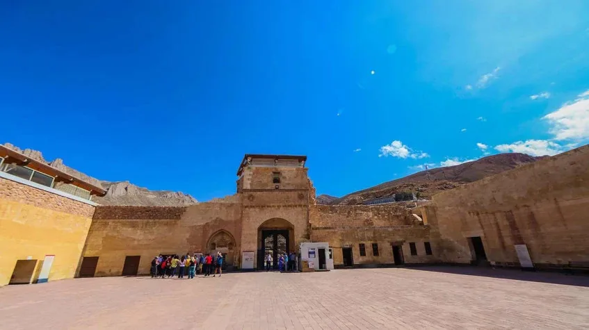 Daily Dogubayazit Tour from Igdir – Ishak Pasa Palace & Meteor Pit