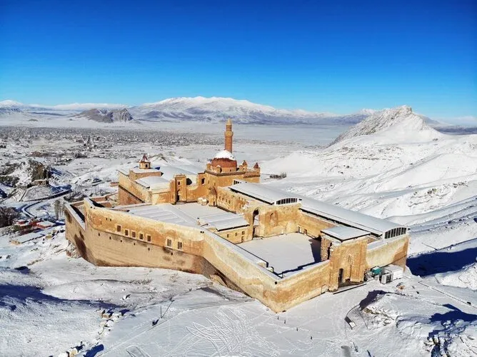 Daily Dogubayazit Tour from Igdir – Ishak Pasa Palace & Meteor Pit — photo 14