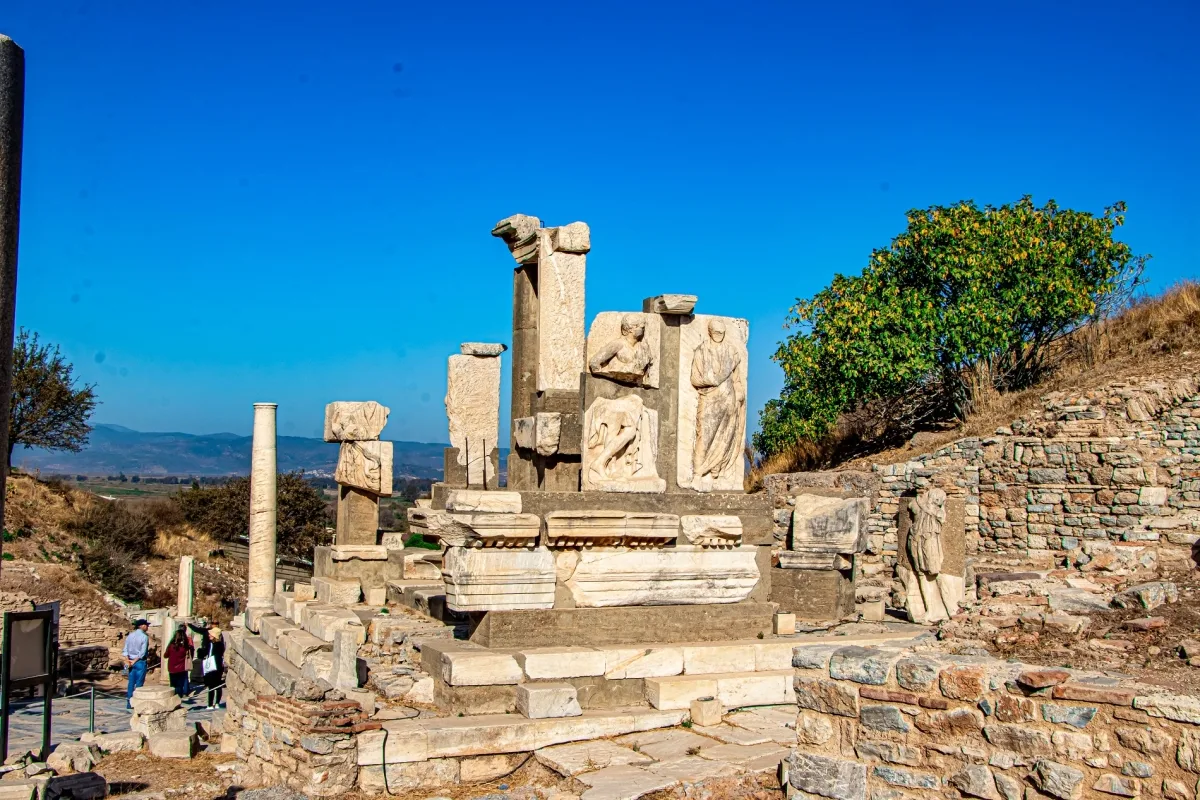 Daily Ephesus Tour from Marmaris – Ancient City & House of Virgin Mary — photo 8