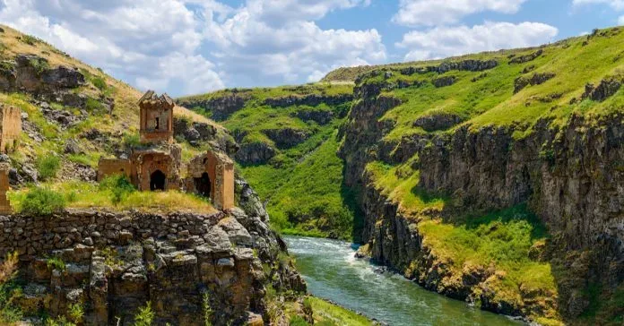 Daily Kars City Tour from Erzurum – UNESCO Ani & Lake Çıldır — photo 13