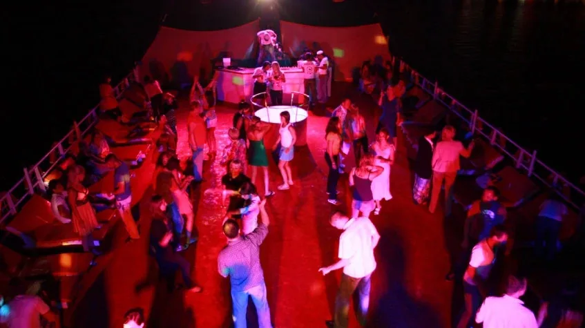 Moonlight Party Cruise from Marmaris – Icmeler Bay, DJ & Open Bar — photo 7