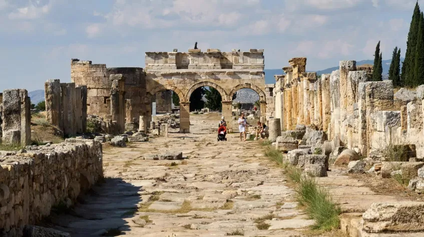 Daily Pamukkale Tour from Kusadasi – Travertines & Hierapolis (Private) — photo 2