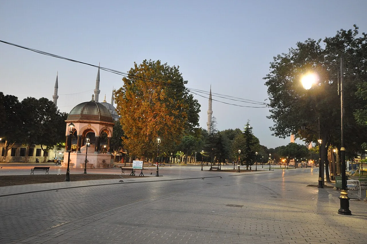 Istanbul Old City Walking Tour – Hagia Sophia, Blue Mosque & Grand Bazaar — photo 5