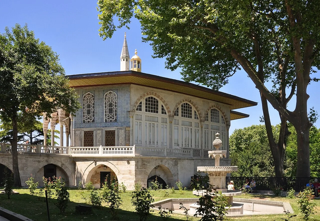 Daily Istanbul Tour by Flight from Selcuk – Topkapi Palace & Blue Mosque — photo 19