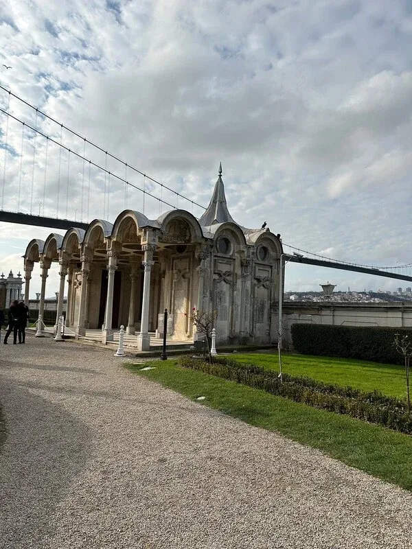Bosphorus Yacht Cruise from Istanbul – Dolmabahce, Rumeli Fortress & Bebek — photo 10