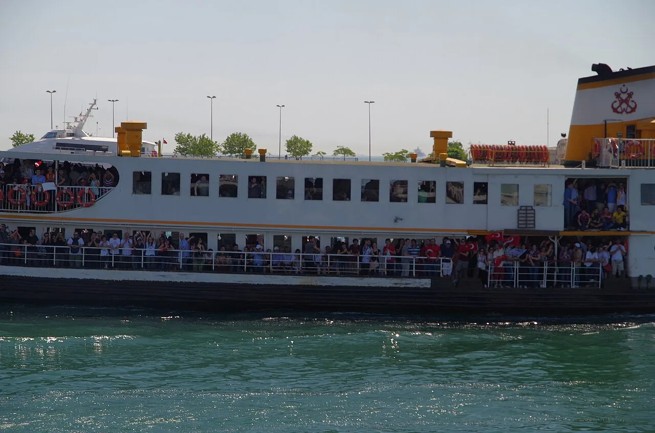 Two Continents Food Tour from Istanbul – Bosphorus Ferry & Kadikoy Market (Private)