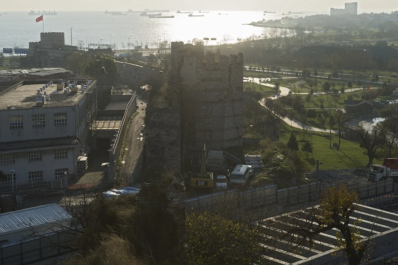 Istanbul City Walls Tour – Balat, Tekfur Palace & Yedikule Fortress — photo 4