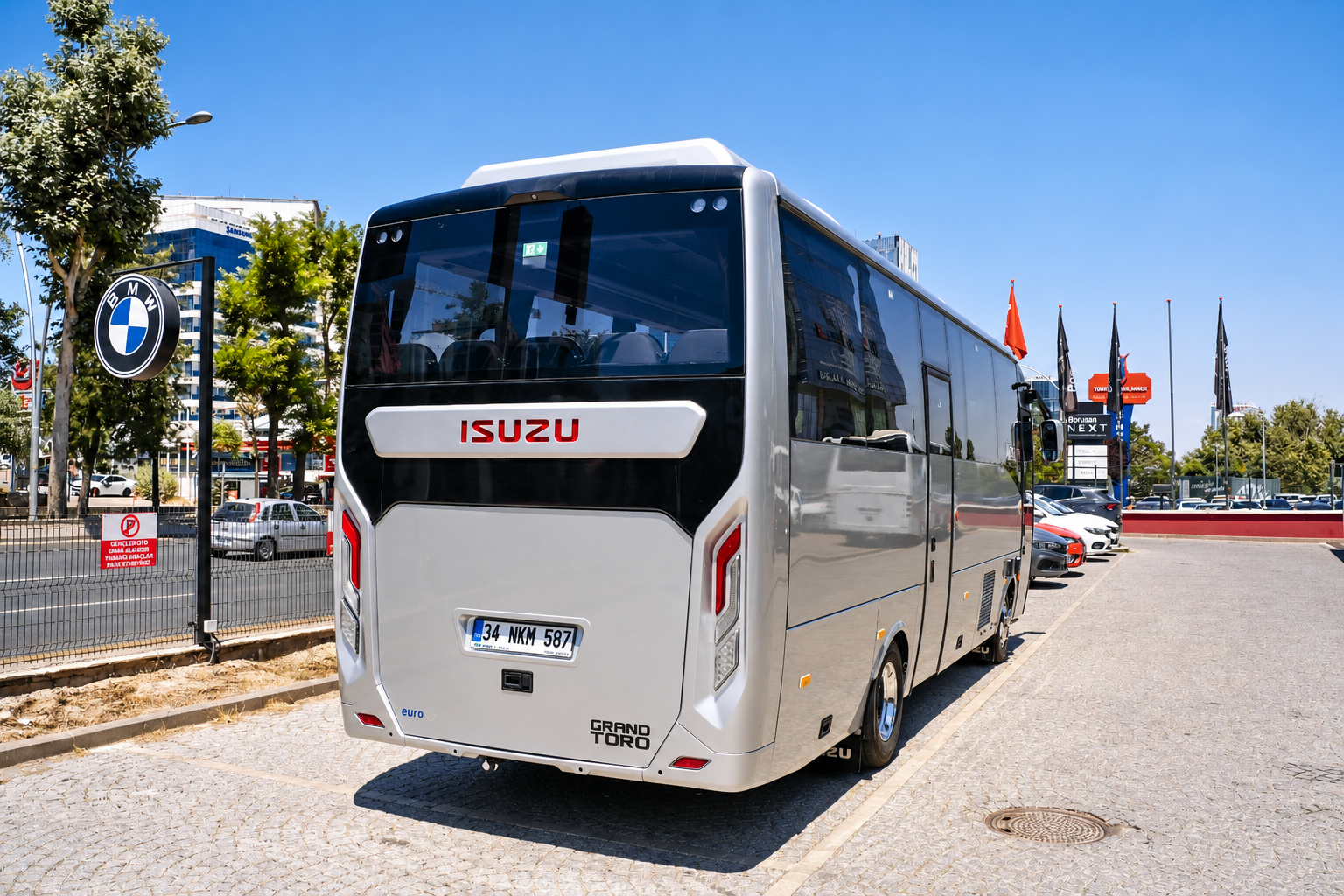 Isuzu Grand Toro — photo 3